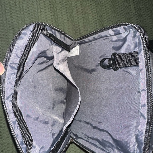 Eddie Bauer Travel Gear black Crossbody purse/Bag - Picture 4 of 10